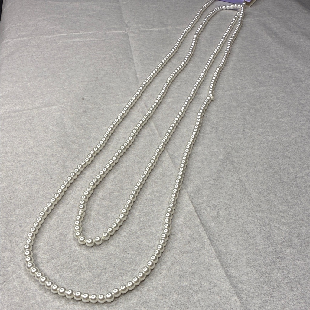 Claire's Classic White Pearl Necklace